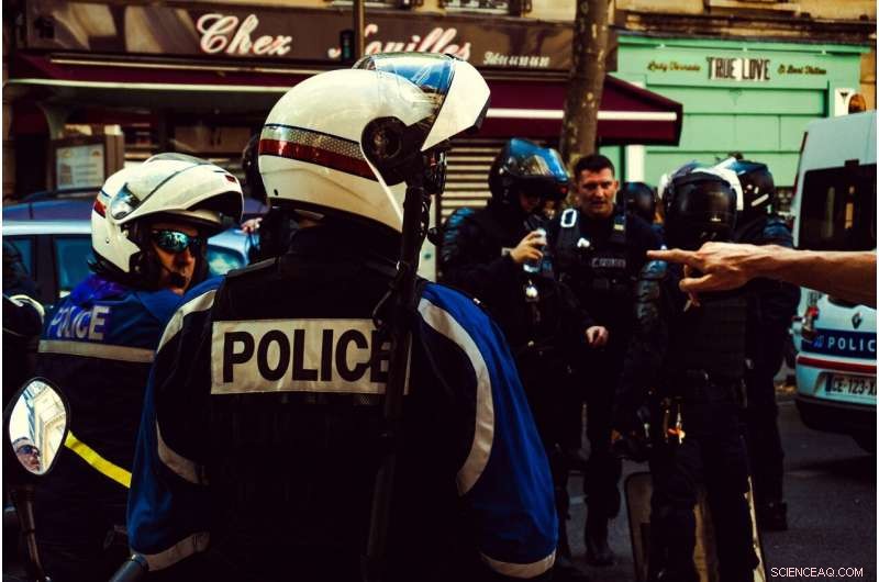 Research Uncovers Police Language Patterns to Reduce Tragic Incidents