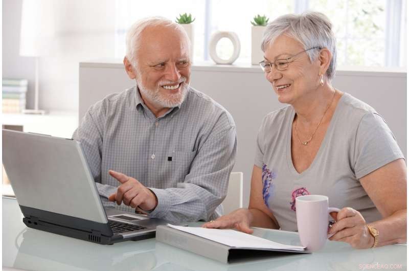 Guided Digital Training Boosts Seniors  Tech Skills and Social Connections