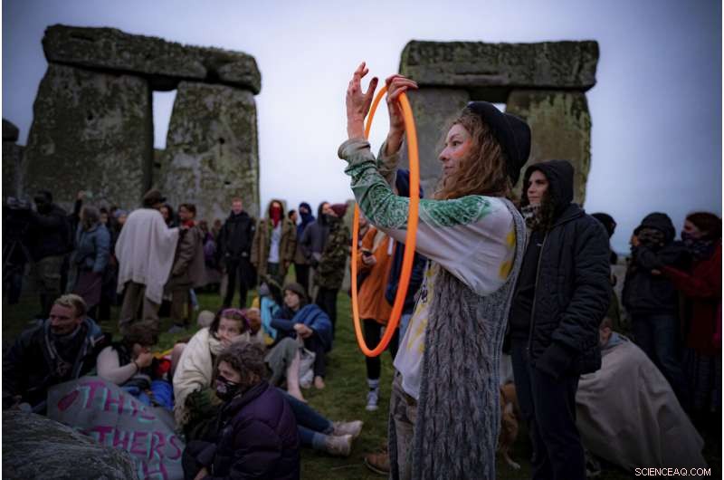 Stonehenge Solstice Draws Crowds Despite COVID Closure Orders