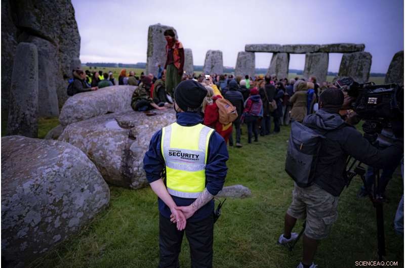 Stonehenge Solstice Draws Crowds Despite COVID Closure Orders