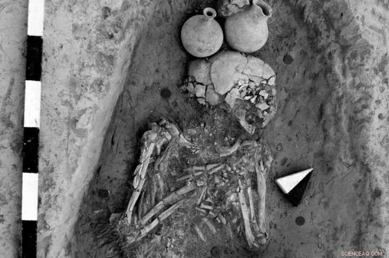 Tracing Foreigners in the Bronze Age’s First International Era