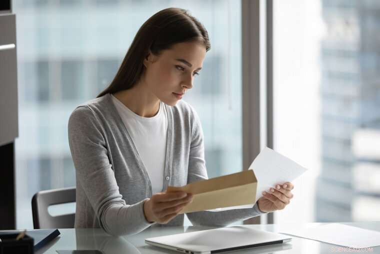 How People Choose to Receive Life‑Changing News: Fast, Gradual, or Last Minute