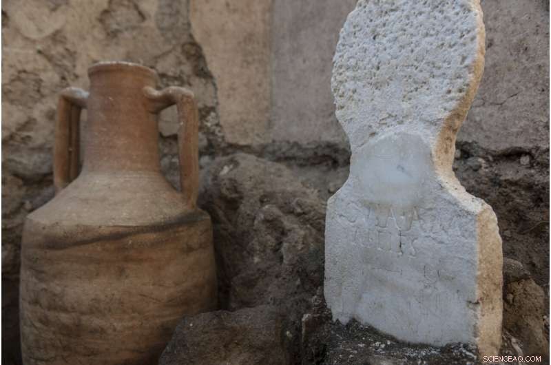Pompeii Excavation Reveals Well‑Preserved Skeleton and Greek Cultural Evidence