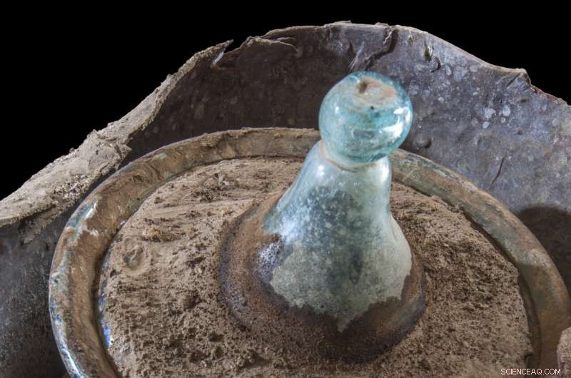 Pompeii Excavation Reveals Well‑Preserved Skeleton and Greek Cultural Evidence