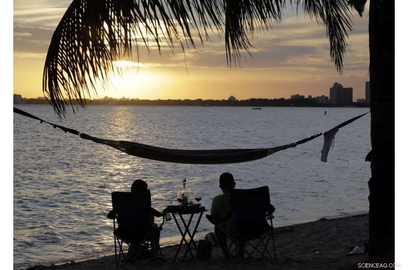 Census Finds Childless Older Women Outperform Their Male Counterparts