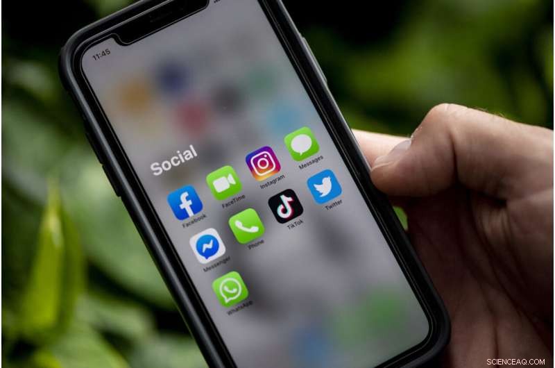 Study Shows Bipartisan Endorsement of Social Media Warning Labels to Combat Misinformation