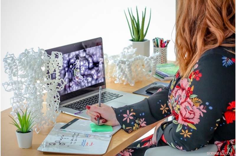 Online Platforms Fail to Deliver on Promising Equality for Female Scientists