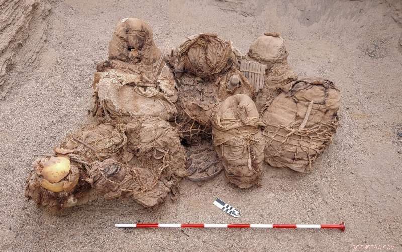 Peruvian Gas Pipe Workers Discover 800-Year-Old Tomb with Eight Bodies