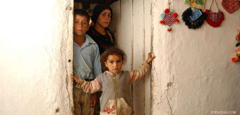 Education Gap: Women in Low‑Income Households Often Lack Primary School Completion