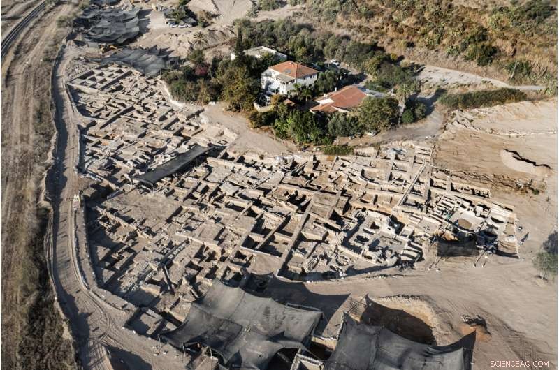 Israeli Archaeologists Unearth 1,500-Year-Old Winemaking Complex in Yavne