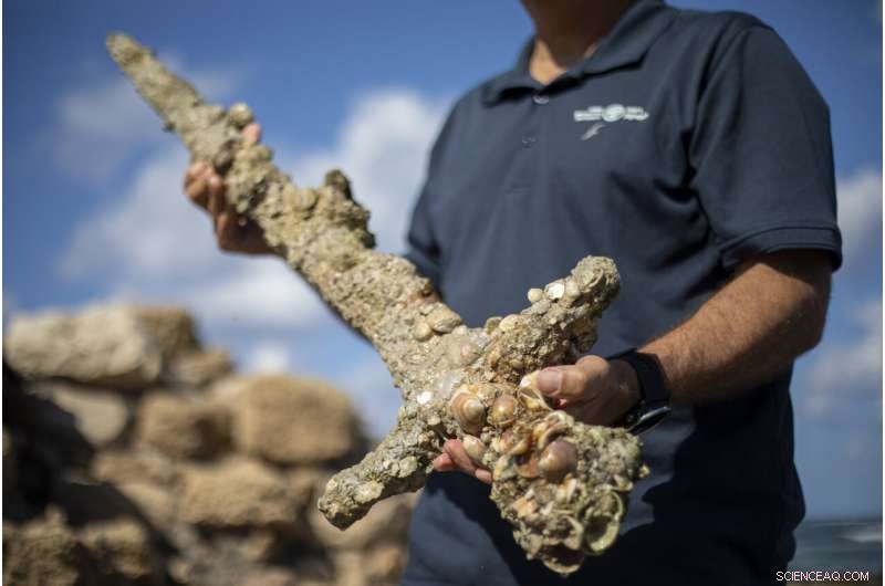 Israeli Diver Unearths 1-Meter Crusader Sword During Mediterranean Dive