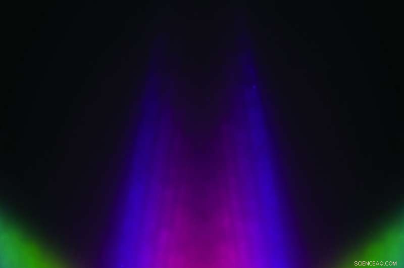 Scientists Slow and Direct Light with Resonant Nanoantennas