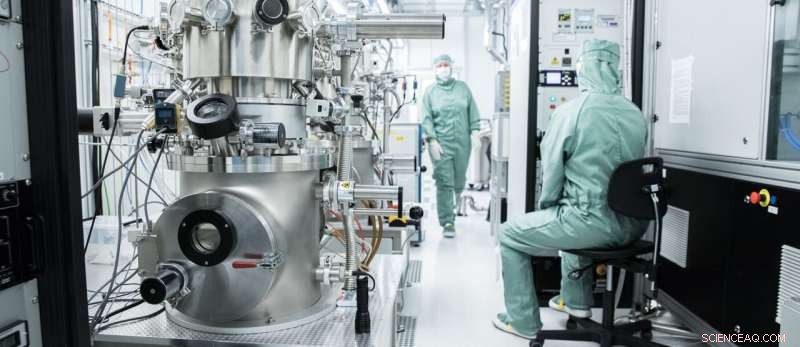 One-Dimensional Red Phosphorus Emits Surprising Luminescence