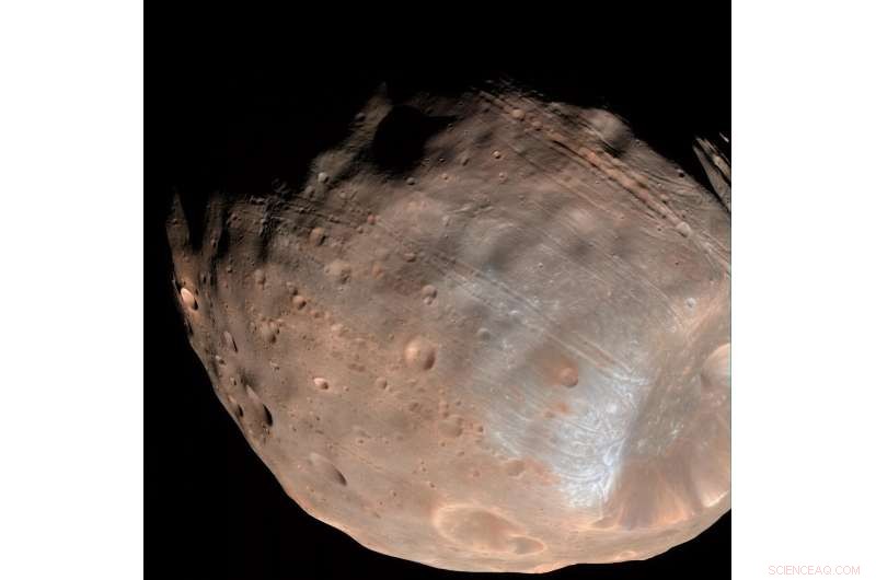 New Study Reveals Phobos’ Grooves Formed by Boulders Ejected from Stickney Crater