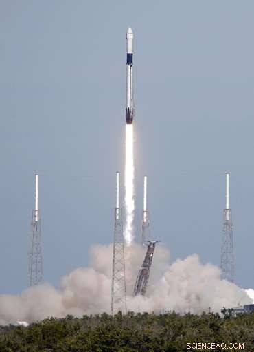 Falcon 9 Booster Misfires: Christmas Turkey, Fruitcake, and Cranberry Sauce Head to Space Station