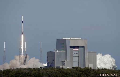 Falcon 9 Booster Misfires: Christmas Turkey, Fruitcake, and Cranberry Sauce Head to Space Station