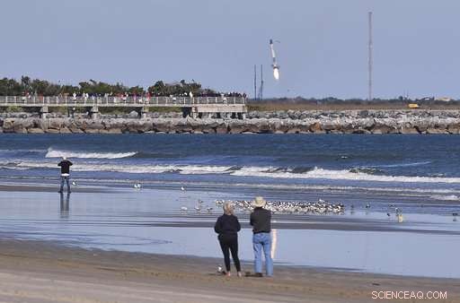 Falcon 9 Booster Misfires: Christmas Turkey, Fruitcake, and Cranberry Sauce Head to Space Station