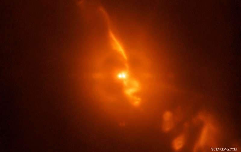 VLT Imaging Reveals White Dwarf Accreting from Red Giant in R Aquarii, 650 Light-Years Away