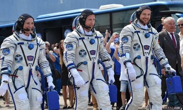Three Astronauts Return to Earth After ISS Air Leak and Rocket Failure