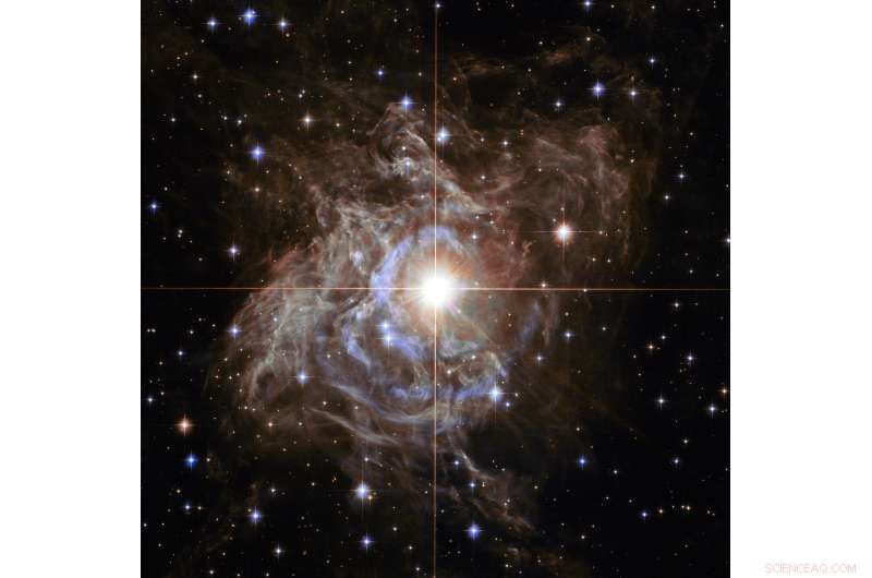 Hubble Space Telescope Reveals Celestial Holiday Wreath Around Star RS Puppis