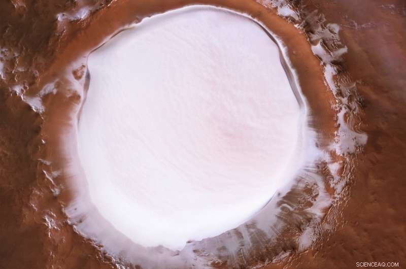 Mars Express Reveals Snowy Korolev Crater – A Winter Wonderland on the Red Planet