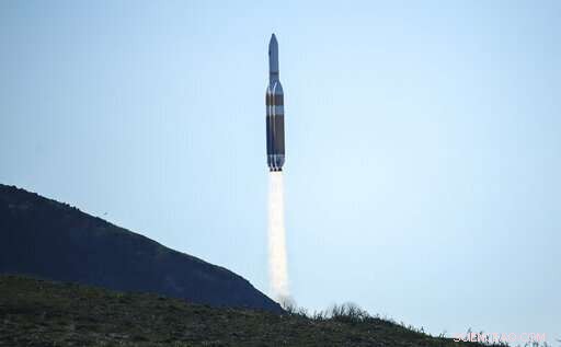 U.S. Spy Satellite Successfully Launched into Orbit from California s Vandenberg Air Force Base