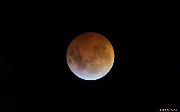 Total Lunar Eclipse Captivates Sky Watchers Worldwide