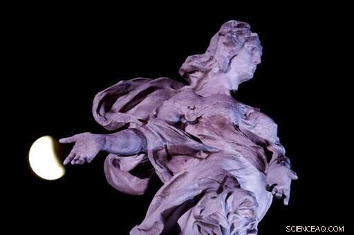 2-for-1: Total Lunar Eclipse Plus Supermoon Bonus