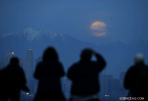 2-for-1: Total Lunar Eclipse Plus Supermoon Bonus