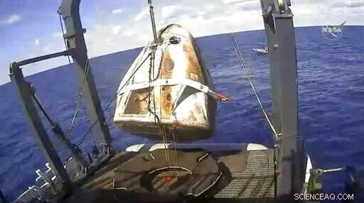 SpaceX Dragon Capsule Successfully Completes Test Flight, Splashes Down in Atlantic
