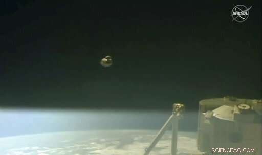 SpaceX Dragon Capsule Successfully Completes Test Flight, Splashes Down in Atlantic