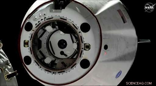 SpaceX Dragon Capsule Successfully Completes Test Flight, Splashes Down in Atlantic