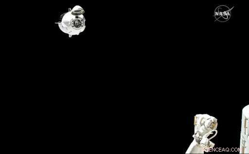 SpaceX Dragon Capsule Successfully Completes Test Flight, Splashes Down in Atlantic