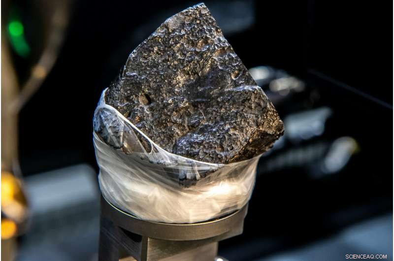US Army Lab Uncovers Secrets of Martian Meteorite  Black Beauty 