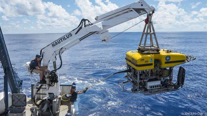 URI Graduate School of Oceanography Merges Oceanic and Space Exploration