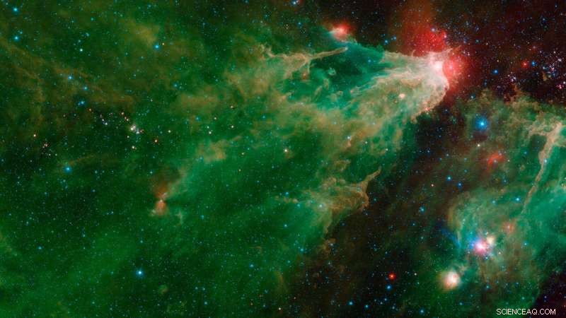 Spitzer Reveals Stellar Family Portrait in Cepheus Nebulae