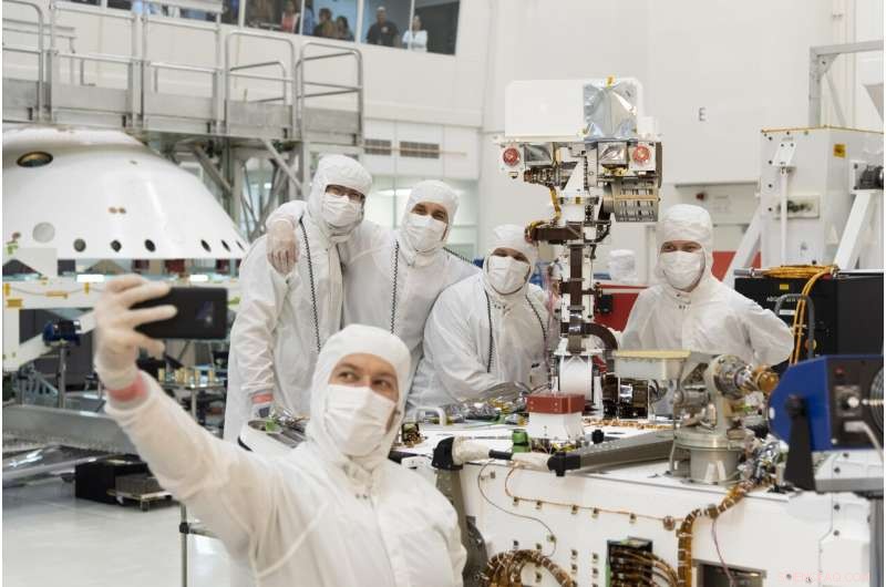 NASA Secures Remote‑Sensing Mast on Mars 2020 Rover Ahead of Launch
