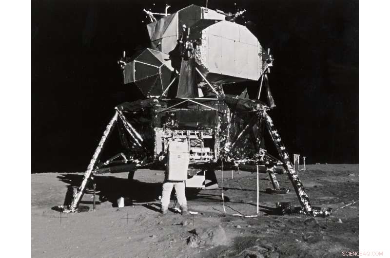 When the World Stopped to Witness Neil Armstrong’s Historic Moonwalk