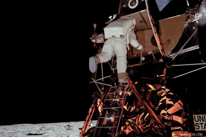 AFP Live Report: Neil Armstrong s First Step on the Moon