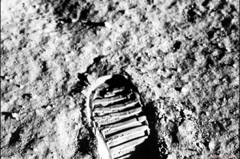 AFP Live Report: Neil Armstrong s First Step on the Moon
