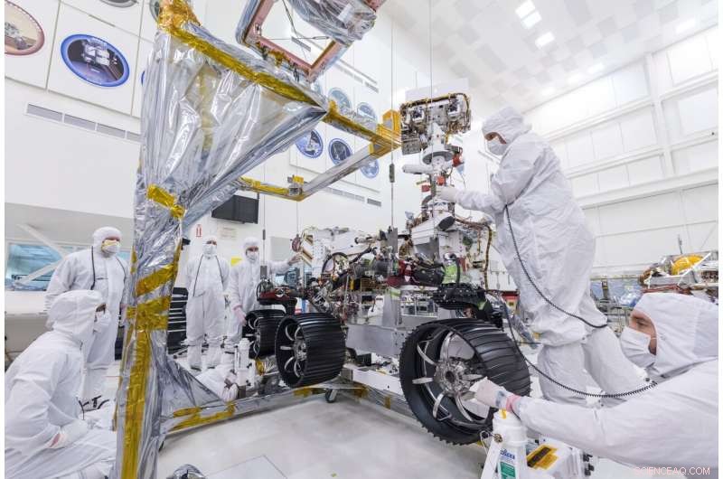 Mars 2020 Rover Receives Final Wheels in Precise Assembly