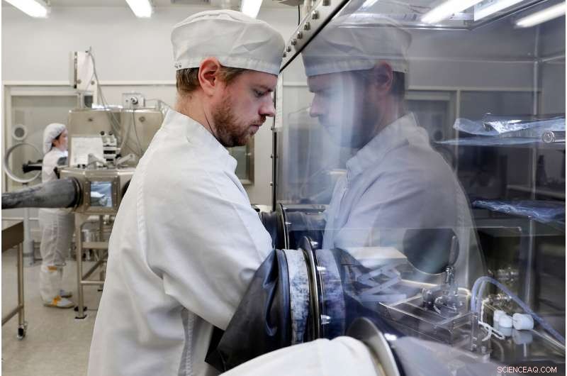 NASA Reveals Decades‑Old Apollo Moon Rock Samples for Modern Analysis