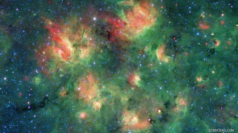 Spitzer Unveils a Stellar Bubble Cluster in Aquila