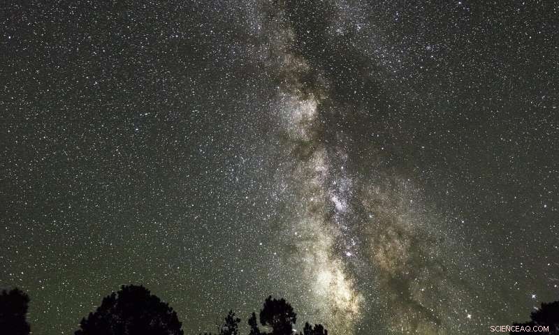 Back‑to‑Back Meteor Showers This Week: Draconids & Southern Taurids