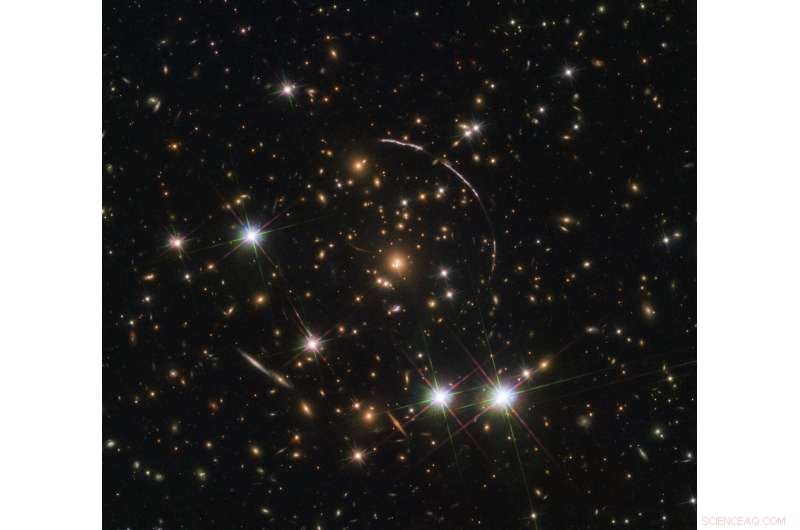 Hubble Sees Dozens of Sunburst Arc Images, Illuminating Cosmic Lens