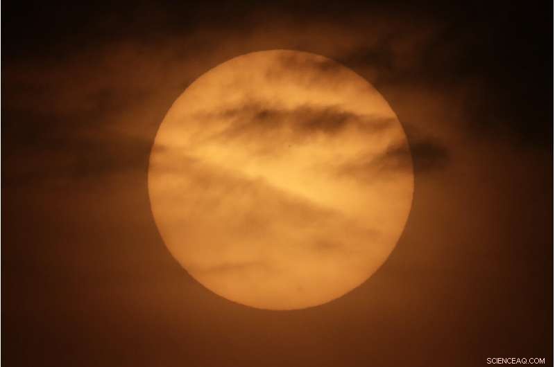 Rare Mercury Transit: Planet Glides Across Sun s Bright Disk, Captured by NASA s Solar Dynamics Observatory