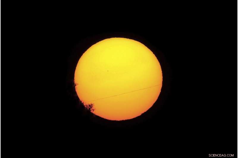 Rare Mercury Transit: Planet Glides Across Sun s Bright Disk, Captured by NASA s Solar Dynamics Observatory