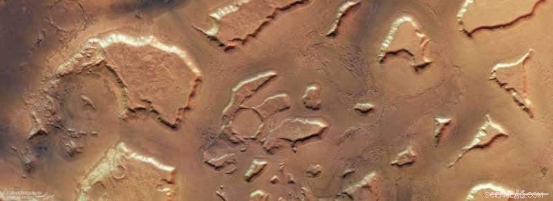 Fractured Ice Sheets Revealed on Mars: Deuteronilus Mensae Surface Study