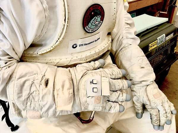 NTNU s Smart Astronaut Glove Paves Way for Lunar and Martian Exploration
