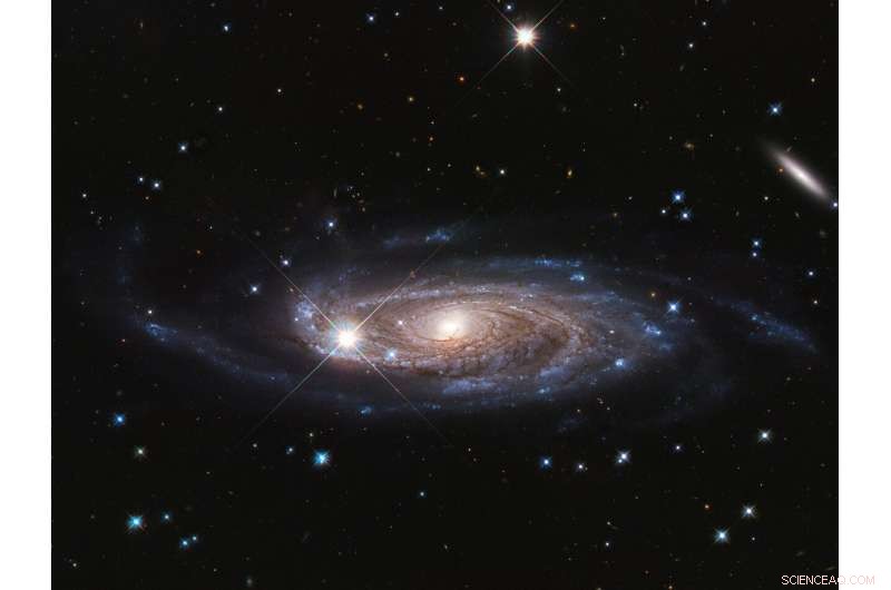 Hubble Telescope Reveals Gigantic Spiral Galaxy UGC 2885